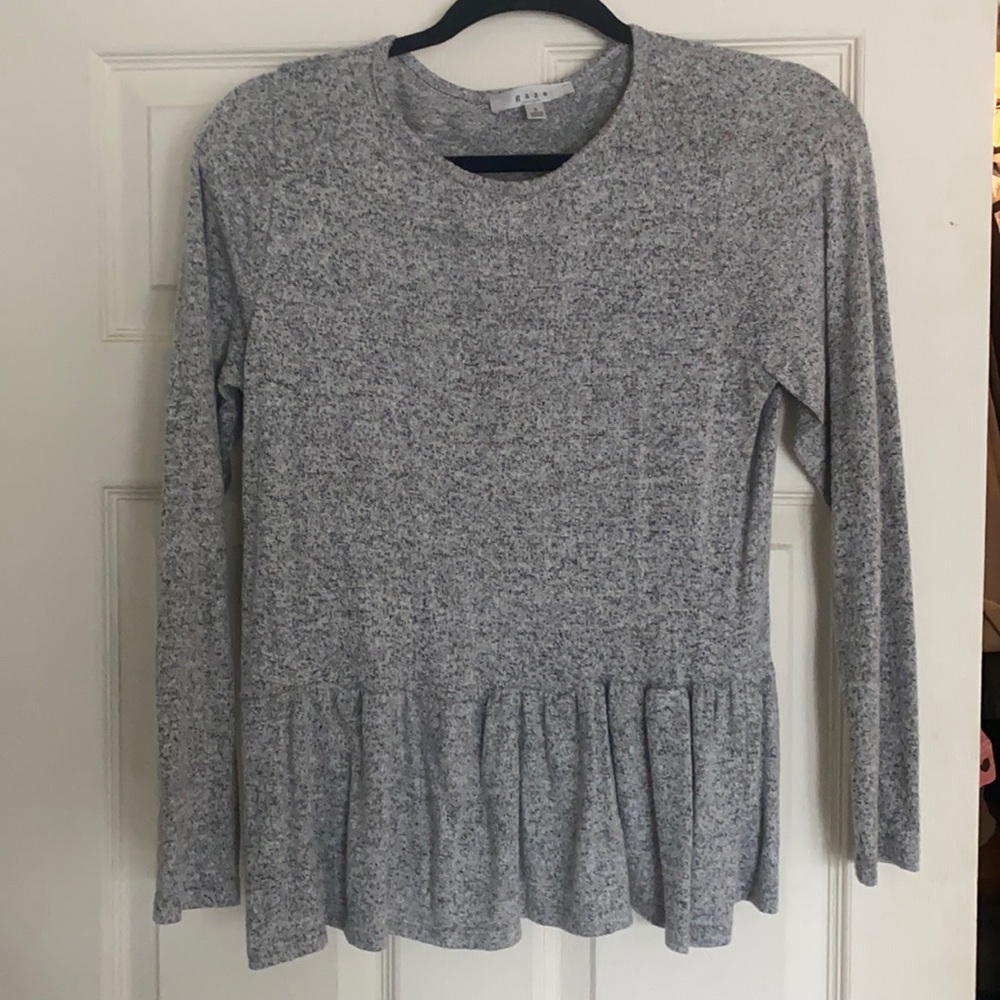 Gaze small ruffle knitted top